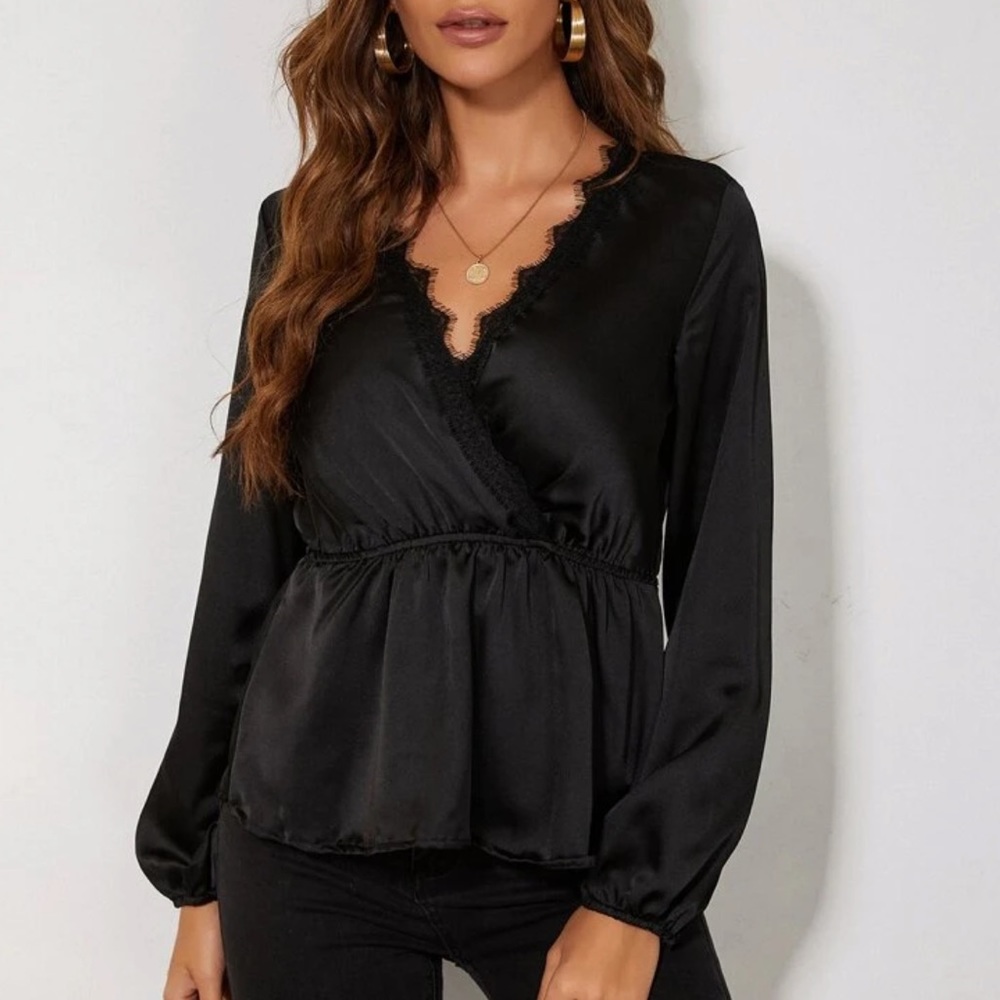 Black contrast lace V neck peplum top